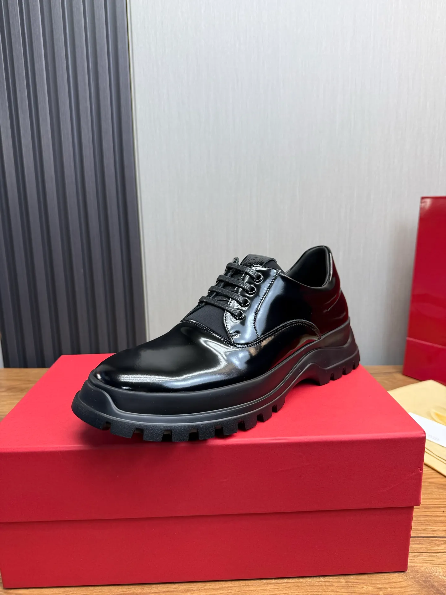 Men's shoes 💰880💰 Ferragamo. [Ferragamo] Men's Loaf leather shoes, the latest hot style, 1:1 original purchase quality, top quality, imported open-edge beaded cowhide leather on the upper, hand-made three-dimensional stitching highlights the round toe design, the inner feet are made of imported cowhide, with original wear-resistant rubber outsole, matching code 39-44, (38, 45 custom-made, non-refundable)